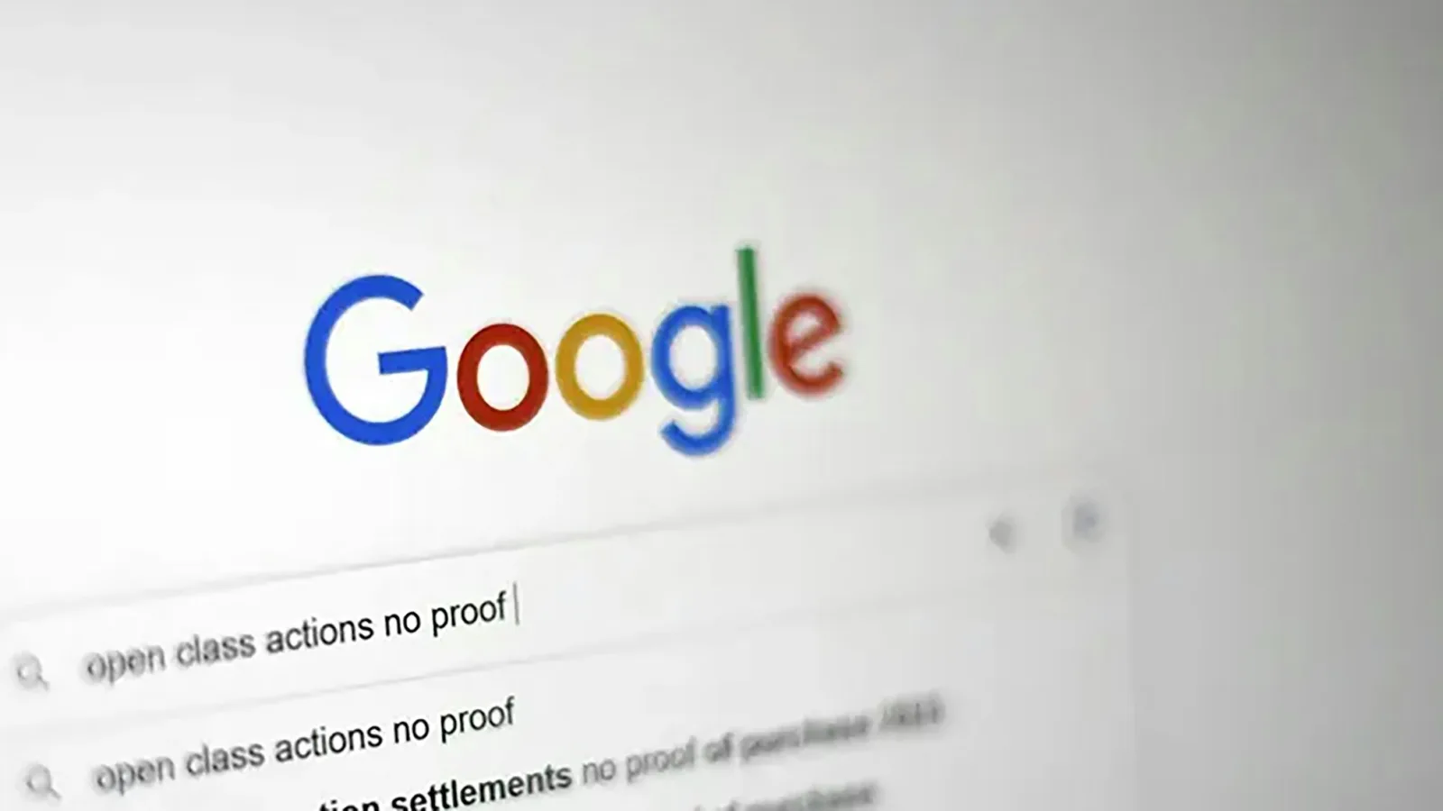 Zaslon računala s Googleovim logotipom u plavo-ljubičastom osvjetljenju.