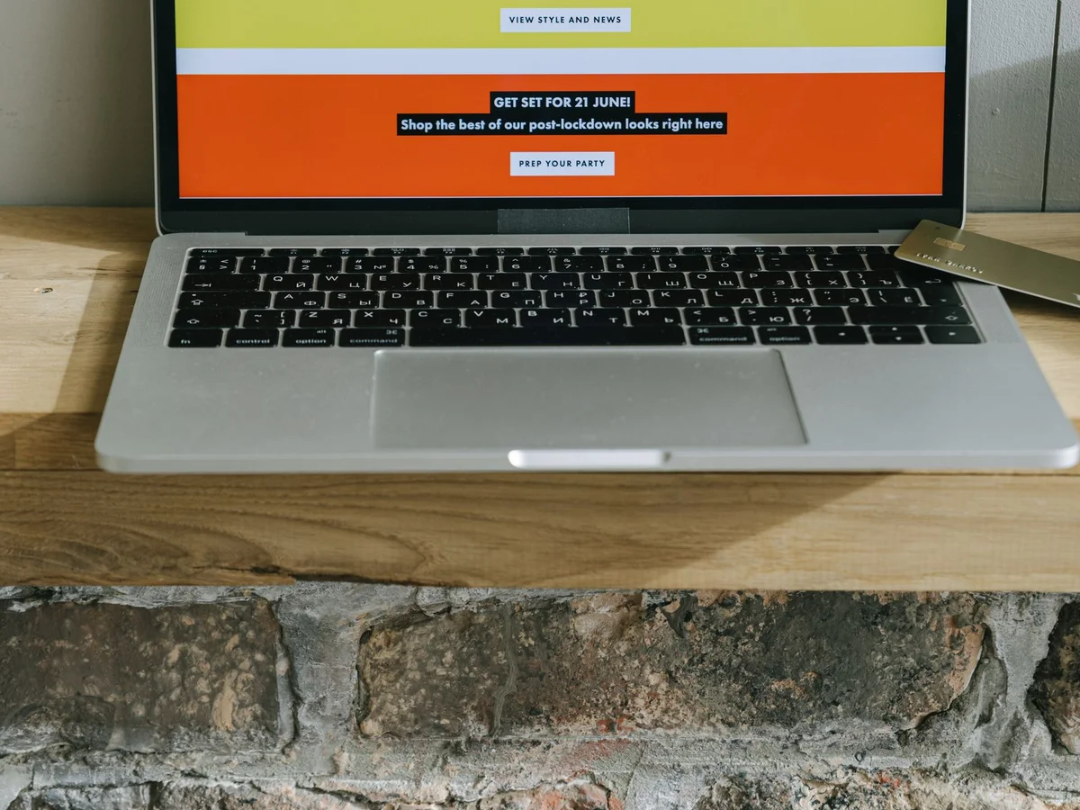 Digitalna ponuda proizvoda prikazana na prijenosnom računalu
