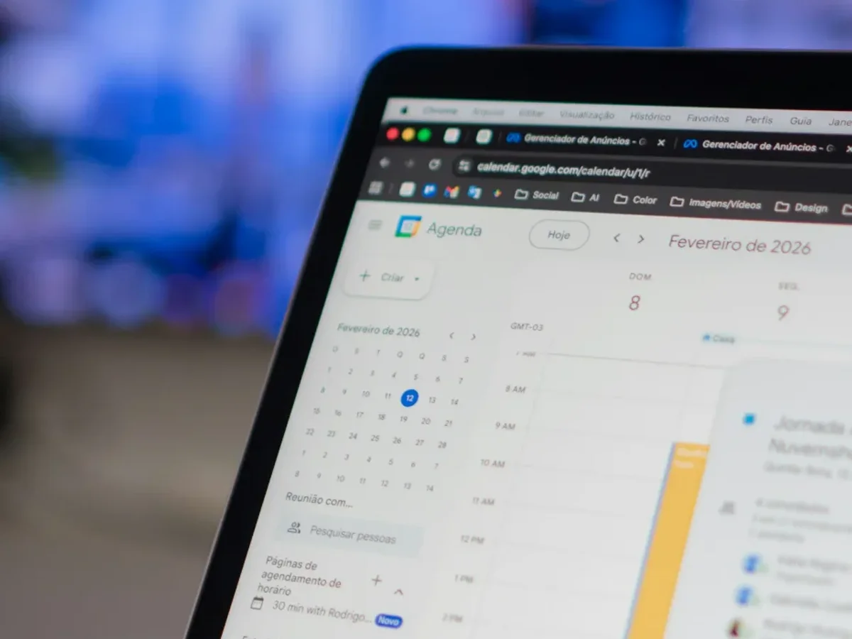 Digitalni kalendar s rasporedom termina na prijenosnom računalu