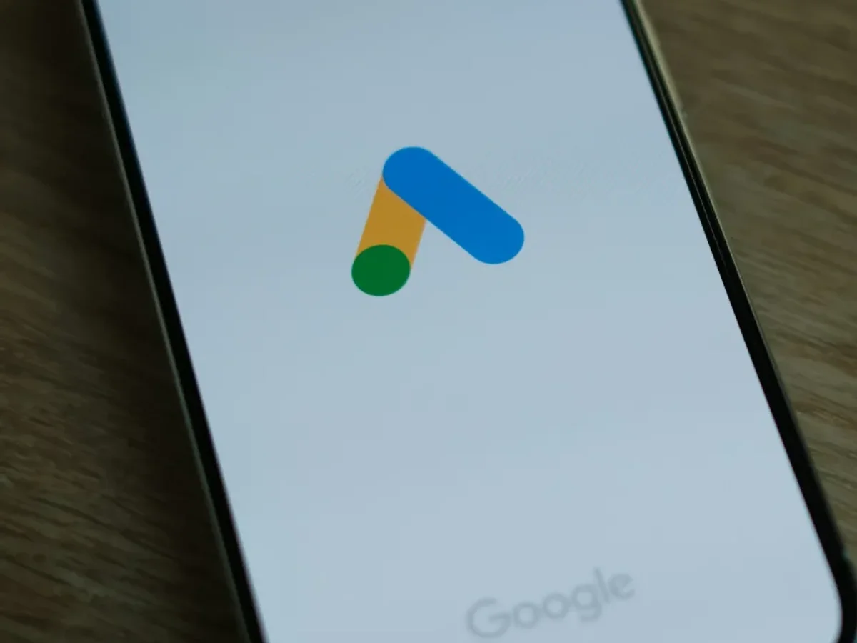 Google Ads aplikacija prikazana na zaslonu pametnog telefona.